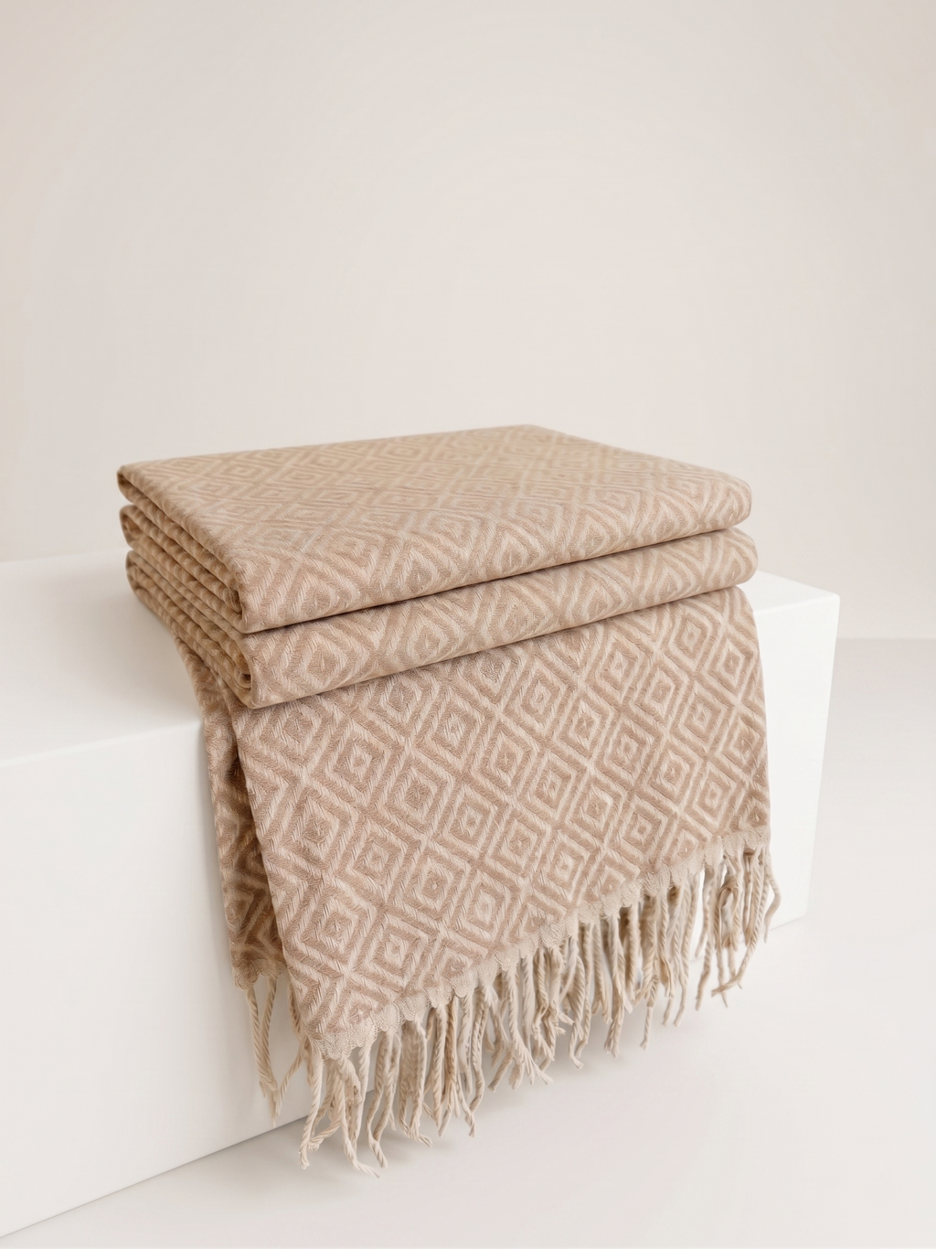 BEIGE GREEK
